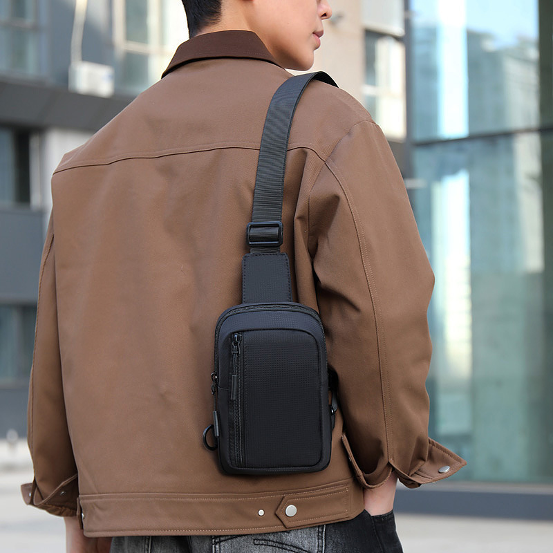 New Casual Men's Chest Bag, Versatile and Simple Outdoor Sports Crossbody Bag, Niche Casual Mobile Phone and Coin Shoulder Bag
