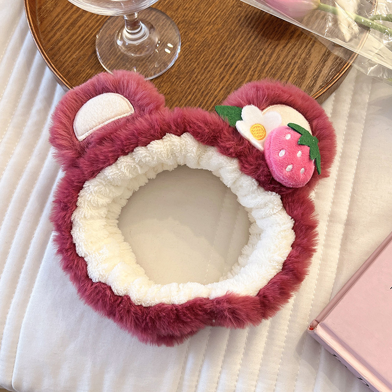 Oso de fresa cara lavado diadema banda de pelo de las mujeres Otoño e Invierno máscara banda de pelo 2022 nueva fresa horquilla de felpa