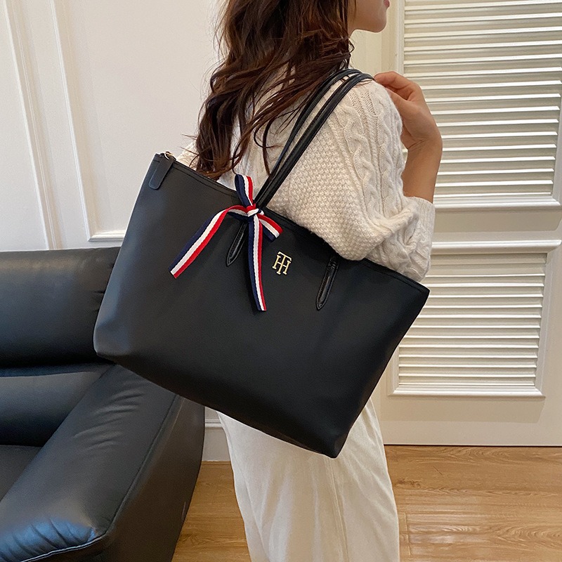 Large Capacity Shoulder Bag For Women Versatile Casual Tote Bag_voghion.com