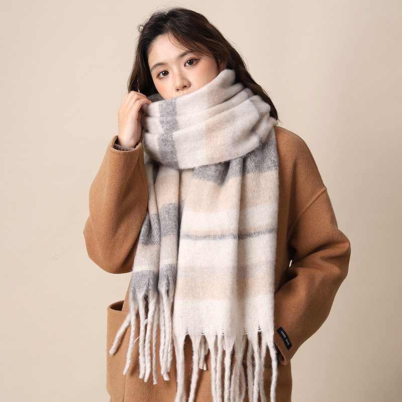 Écharpe en peluche mohair épaisse polyvalente pour femme Melad premium atmosphere en hiver 2024 nouvelle version coréenne pour l'automne_voghion.com
