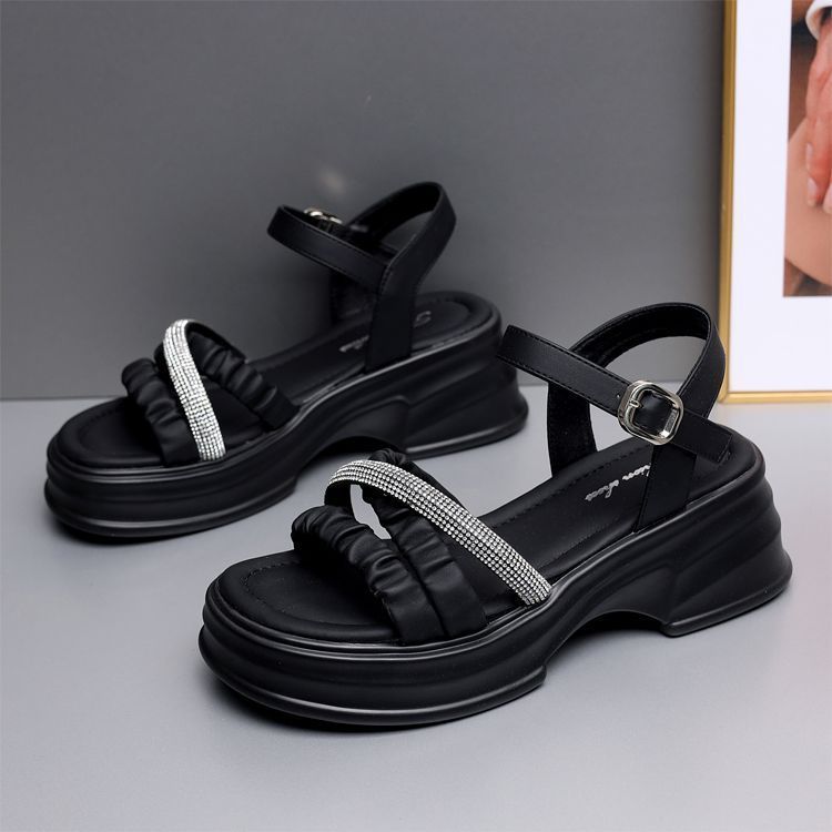 Sandálias de suela gruesa para mujeres de verano 2026 nuevo estilo de hadas aumentó la altura de los zapatos romanos de suela suave, zapatos de playa.