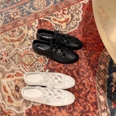 在庫あり、即出荷可能~スー・インインの馬飼い少女~彫刻入り中空ストラップフラットバレエレザーシューズレディースローファーシューズ
