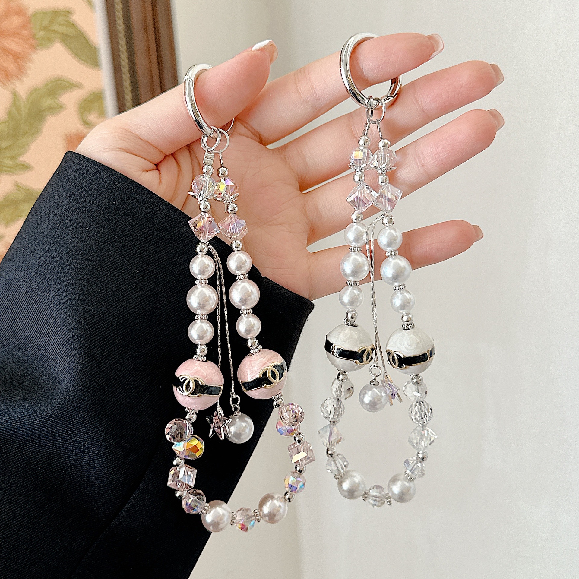 Cadena de teléfono móvil de alta gama hecha a mano de boutique, cadena de pulsera de fragancia pequeña de lujo ligero, cordón de teléfono móvil de moda, teléfono móvil corto/colgante