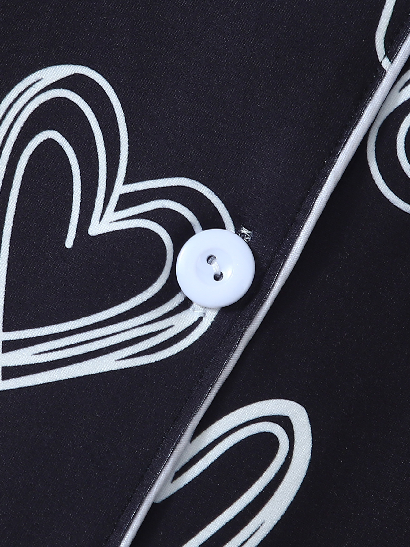Conjunto de pijama mujer con estampado de corazones y solapas_voghion.com