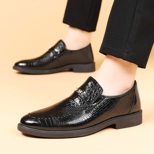 Crocodile-pattern leather shoes, large size, new style, business formal wear men's leather shoes, versatile blue color, British-style slip-on casual shoes.