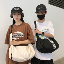 新款跨境运动健身包尼龙百搭简约斜挎包女防水大容量吐司包旅行单