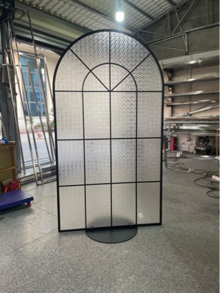 French-Style Movable Long Rainbow Glass Partition, Light Luxury, No-Drill Entryway, Directly Facing the Door, Water Ripple Arch Screen