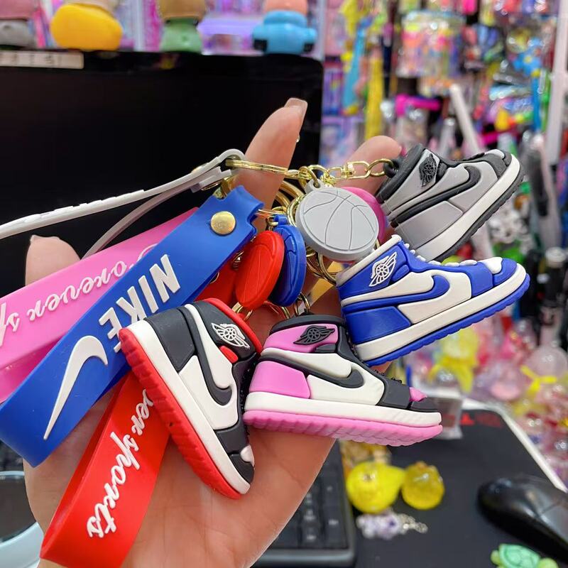 New creative basketball shoes keychain Kobe James fans souvenir trend student small gift wholesale