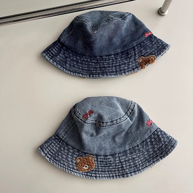 Coreano lindo arco bordado osos pegatinas vaqueros pescador sombrero para mujeres 2025 nueva cara pequeña marea de sombrero de cuenca