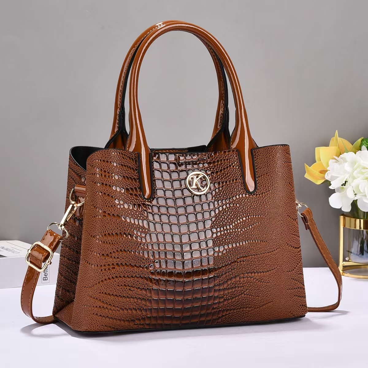 Bolsa de mano de piel brillante de gran capacidad con patrón de cocodrilo, bolsas de hombro de moda versátiles, bolsas transfronterizas de tendencia simple