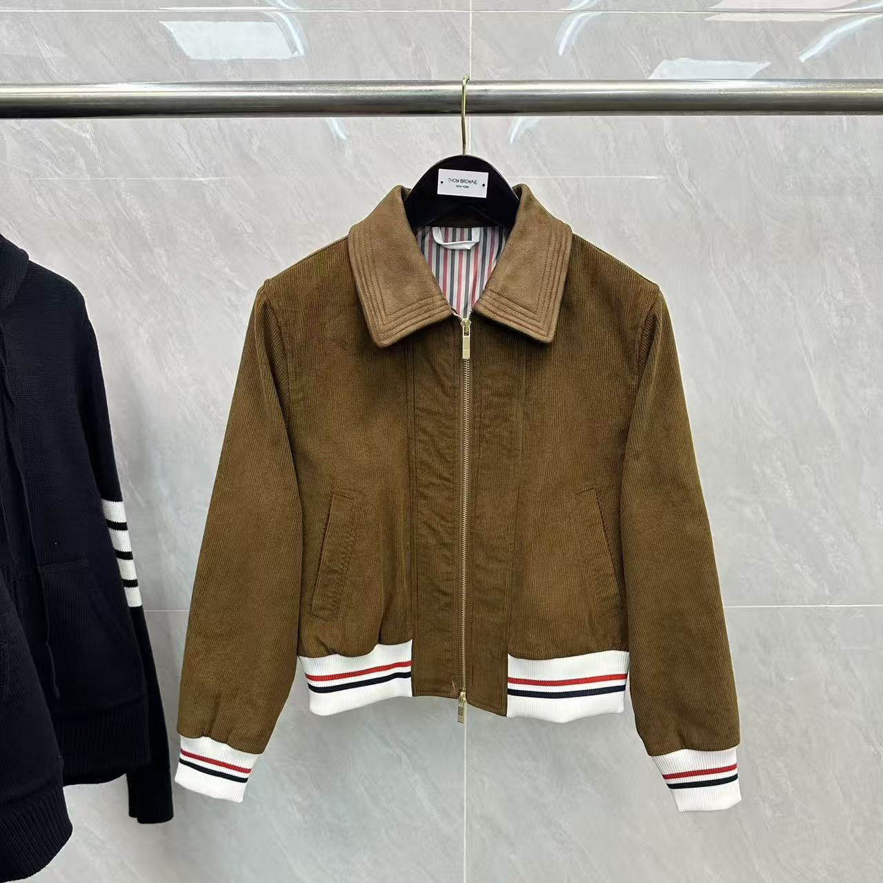 Factory direct sales of women's retro corduroy quilted zip-up jacket, casual, versatile, simple long-sleeved jacket.