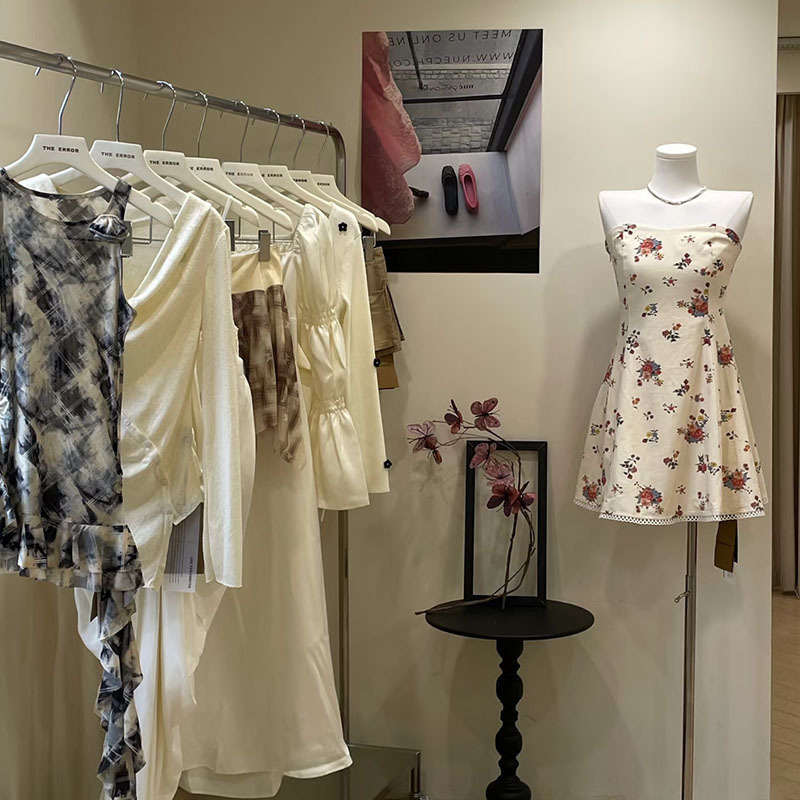 13ライン夏の新しい甘くてスパイシーなサスペンダードレスフレンチフローラルスカートブランド婦人服卸売供給|undefined