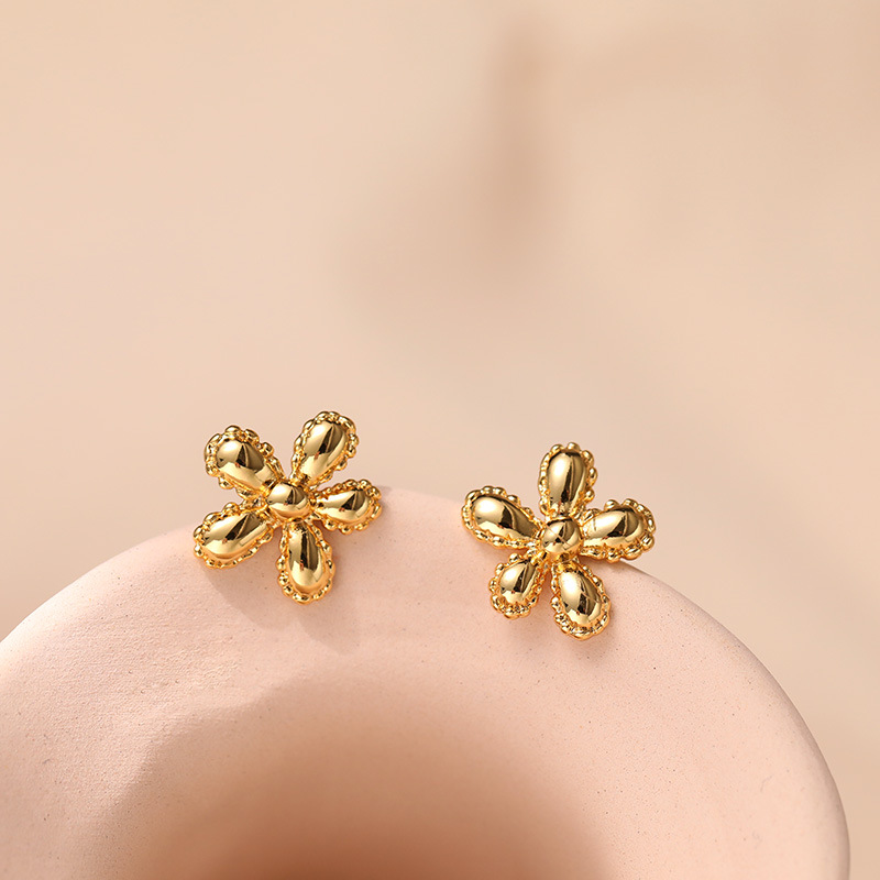 Holiday, Street Occasion Copper Material Flower Pattern 1 Pair Casual Sweet Flower Plating Copper 18k Gold Plated Ear Studs