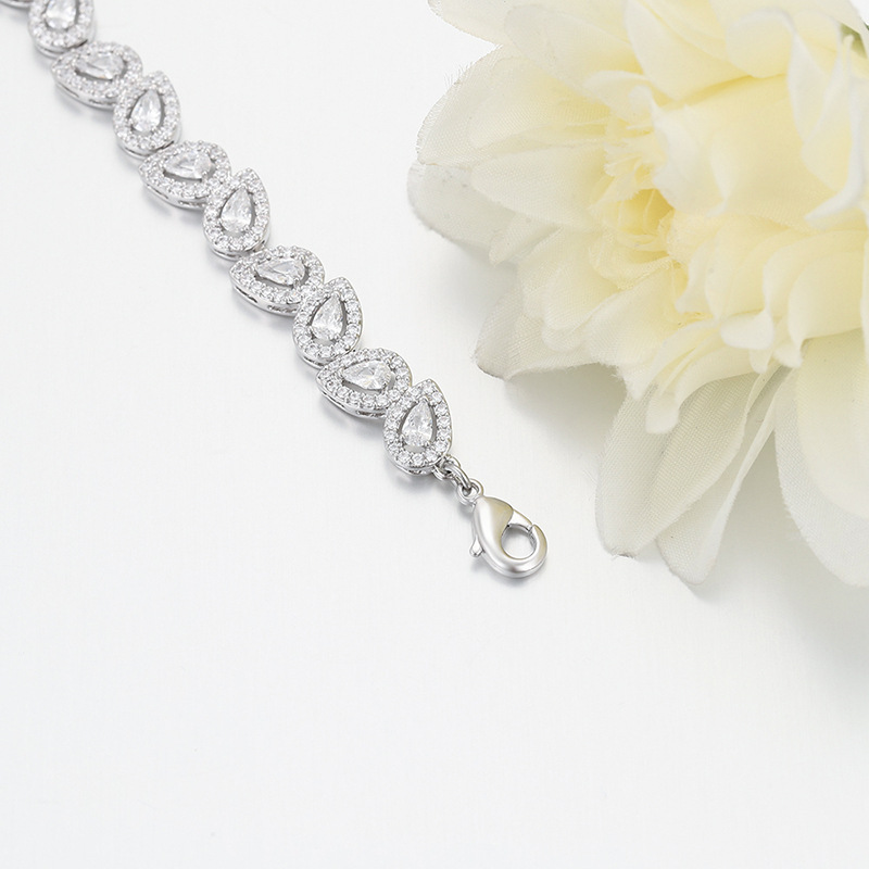 Xuping estilo simple incrustación de joyas preciosas artificiales pulseras de aleación de cobre chapado gotas de agua blanca lujosa ligera joyas al por mayor