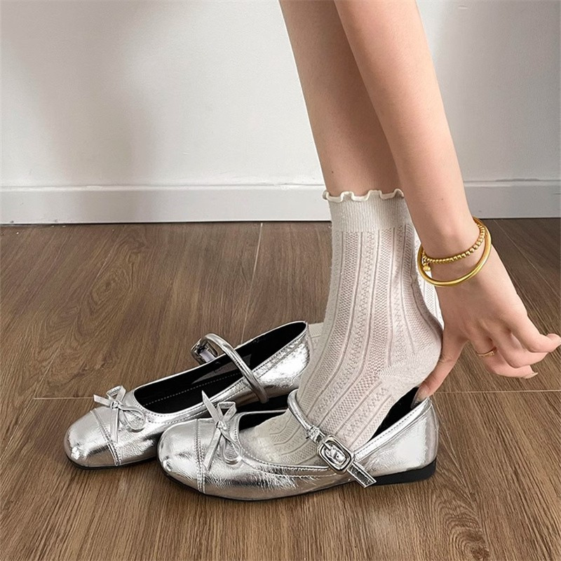 2026 verano francés simple zapatos de moda zapatos de cuero plano de mujer zapatos de plata versátiles zapatos de talón bajo
