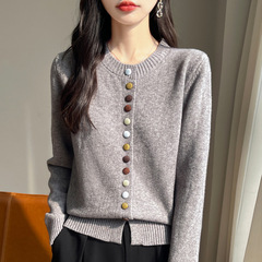 【メーカー直供】春秋の新商品の純色の丸首ニットの短いカーディガンのコートの女性のセーターのカラーは外を掛けます。