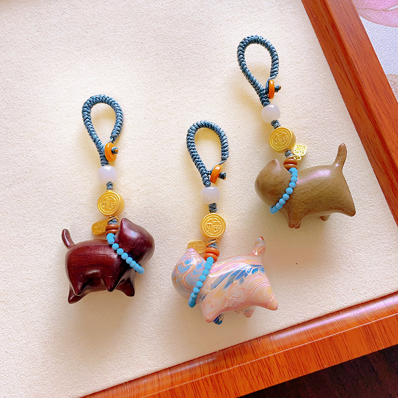 Natural red sandalwood big paint cat cute chestnut multi-sister garlic pendant green sandalwood mobile phone chain bag hanging key chain