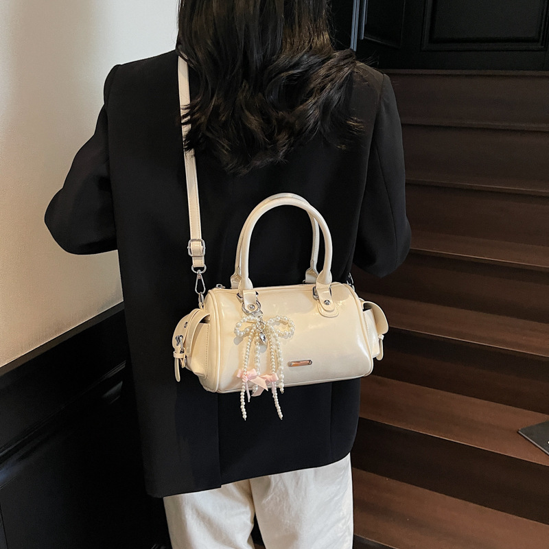 Versión coreana del bolso pequeño de mano súper caliente para mujer 2025 nuevo bolso de hombro de diseño de nicho bolso de mensajero popular de verano