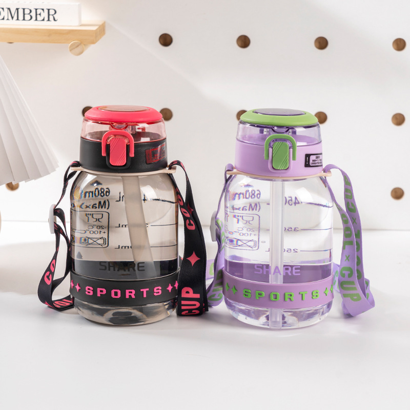 2025 nueva taza de plástico creativa portátil taza de paja taza de agua deportiva taza de letras patrón taza espacial al por mayor