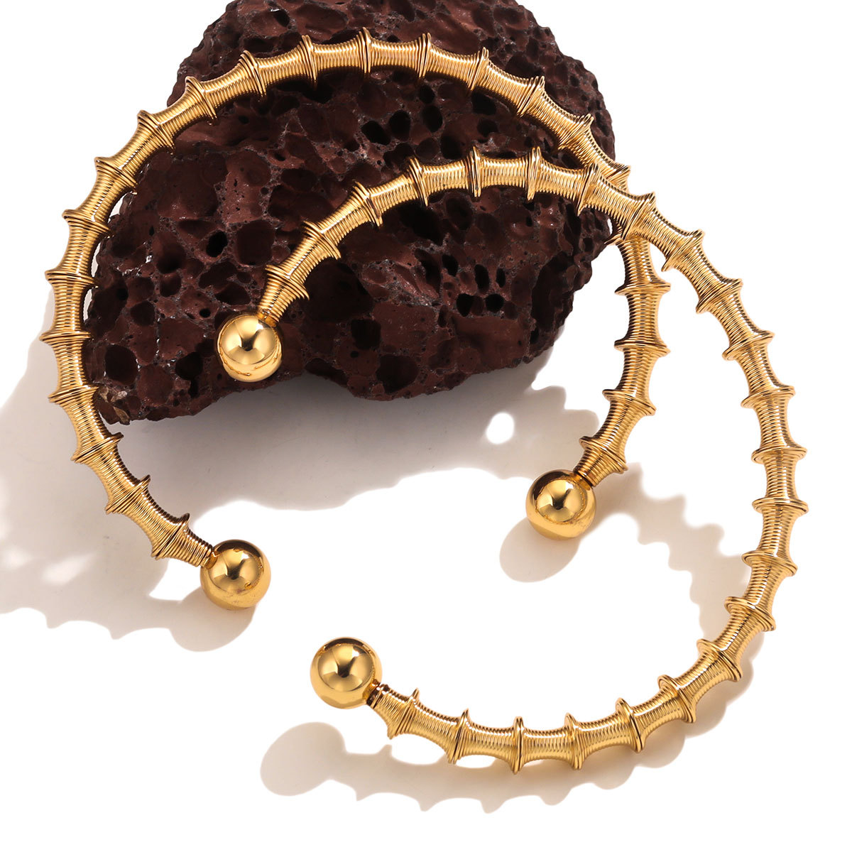 Pulsera bohemia de acero inoxidable de estilo europeo y americano ins pulsera ajustable de resorte de acero de titanio pulsera tejida femenina