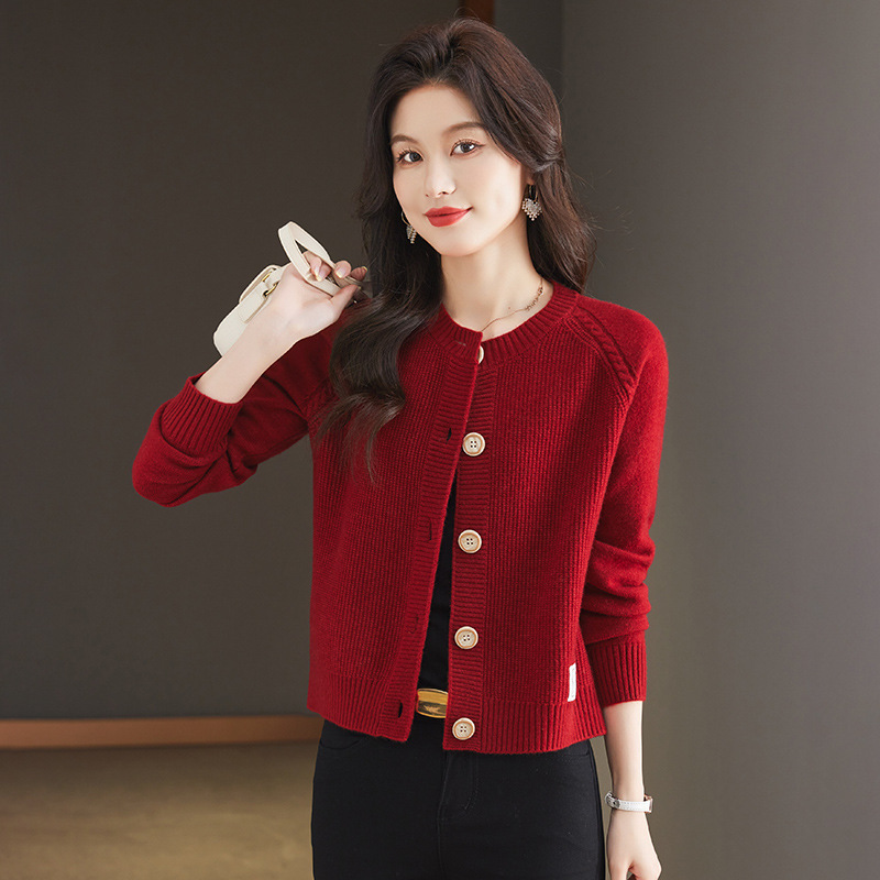 High-End Women's Short Sweater for Petite Figures, Versatile Autumn and Winter New Wool Knit Cardigan with a Sophisticated and Youthful Look High-End Women's Short Sweater for Petite Figures, Versatile Autumn and Winter New Wool Knit Cardigan with a Sophisticated and Youthful Look