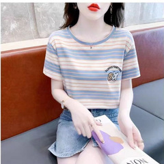 イン刺繍ストライプ半袖夏服 2025 新しい夏のルーズで多用途なトップラウンドネック Tシャツ