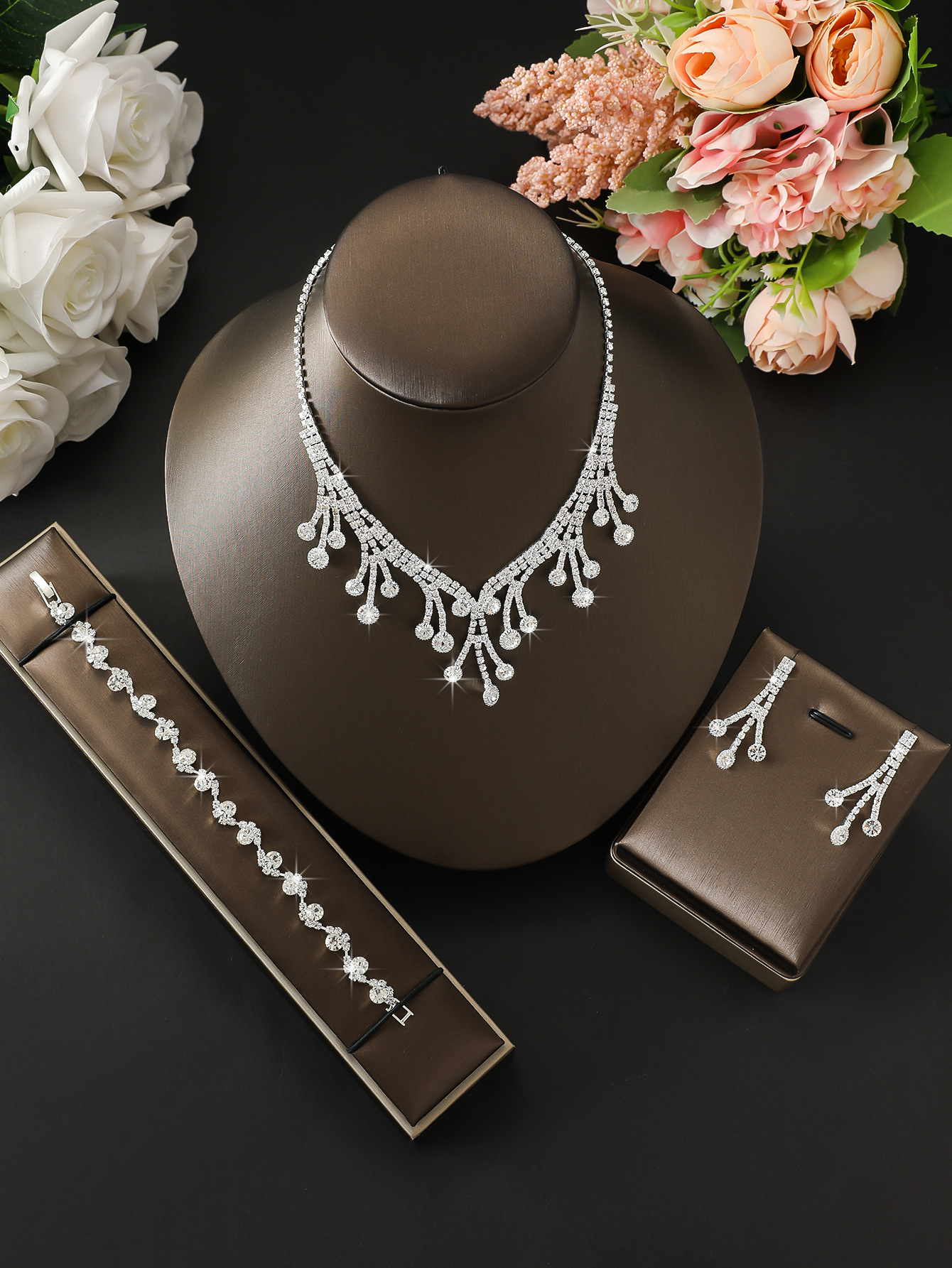 Übertrieben voller Diamant Armband Schlüsselbein Kette Perlenkette Ohrringe weiblichen Schmuck High-End alle Spiel weiblichen Licht Luxus Anzug_voghion.com