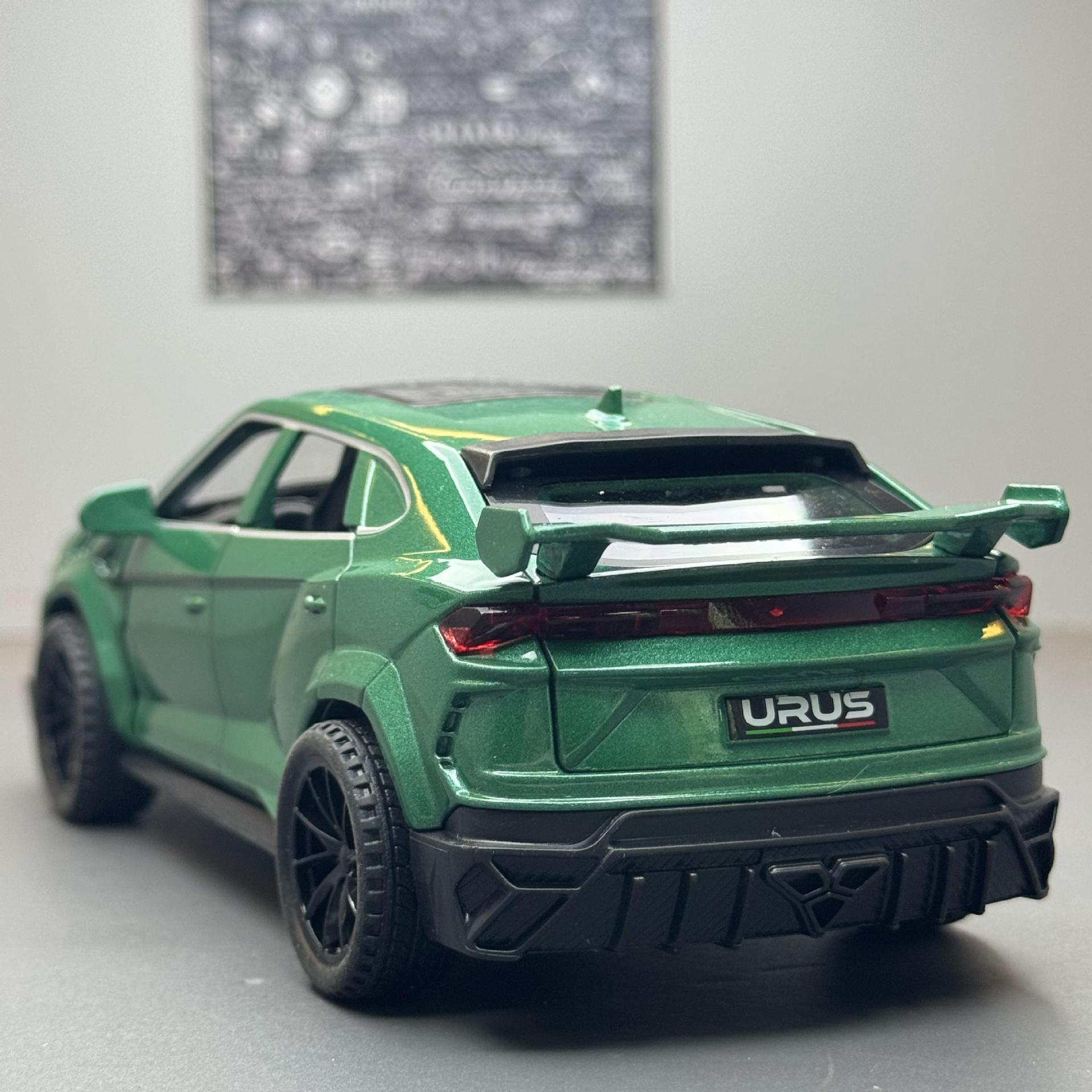 Nuevo modelo de coche de aleación de simulación austriaco 1:32 Lanbo Urus Bison tire hacia atrás con sonido y luz coche de juguete modelo de música adornos