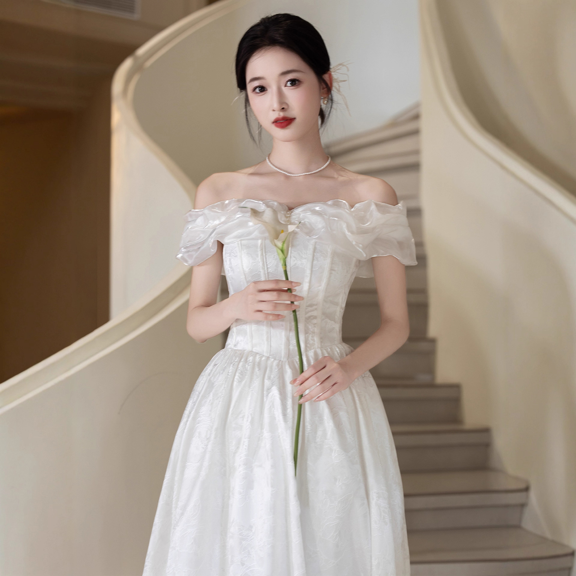 敬酒服新娘2025新款小众高端宴会一字肩晚礼服高级感法式订婚晨袍