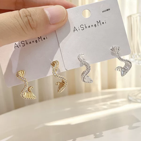S925 silver needle spiral earrings, exquisite diamond-encrusted twisted fan-shaped earrings, niche design light luxury earrings wholesale
