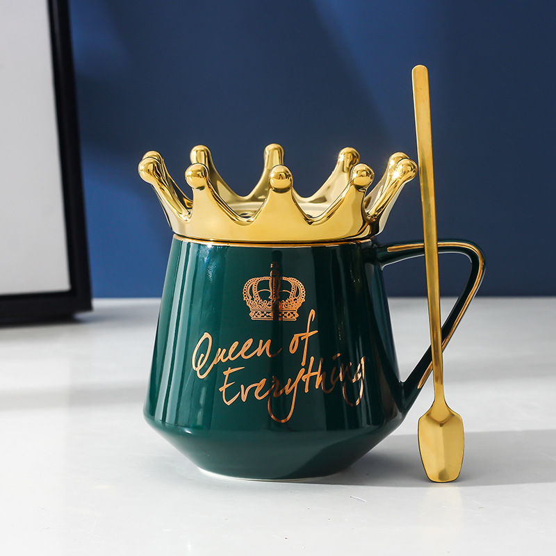 Taza de cerámica de corona creativa con tapa taza de café patrón de oro nórdico taza de marca de pareja taza de estómago grande regalo de mano