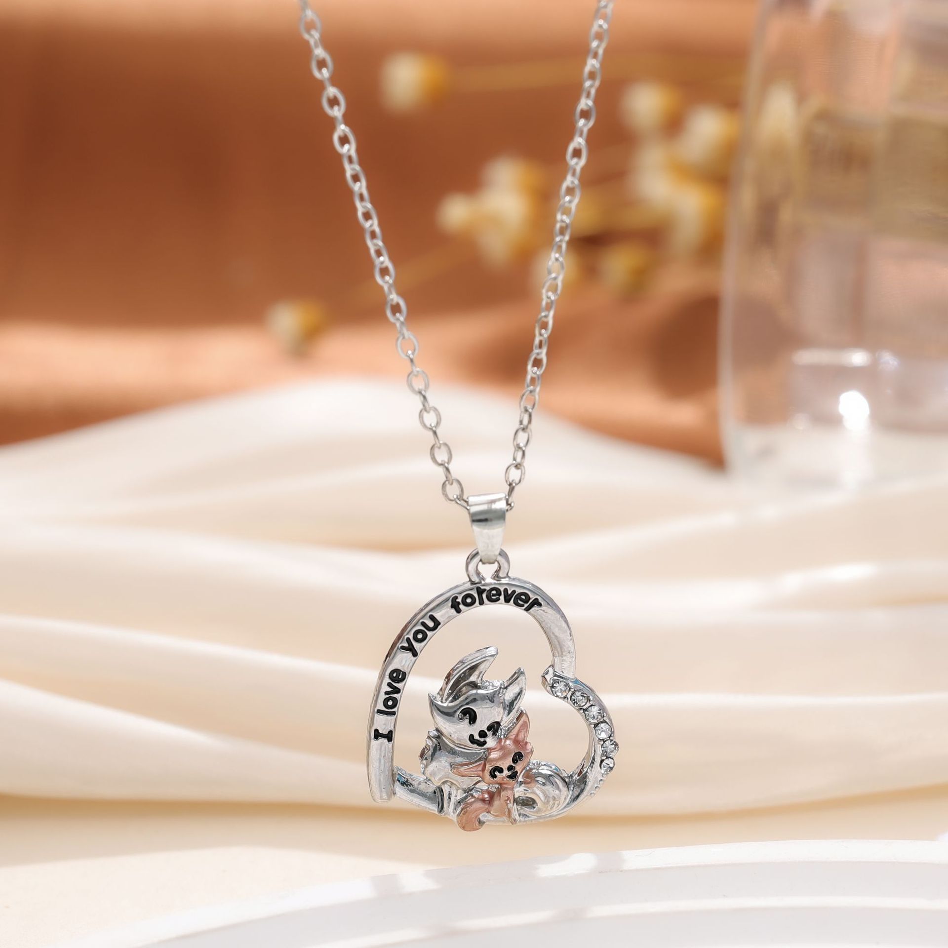 Venta caliente transfronteriza europea y americana colgante de amor de diamantes coloridos en forma de corazón collar de mujer collar de unicornio regalo del día de la madre
