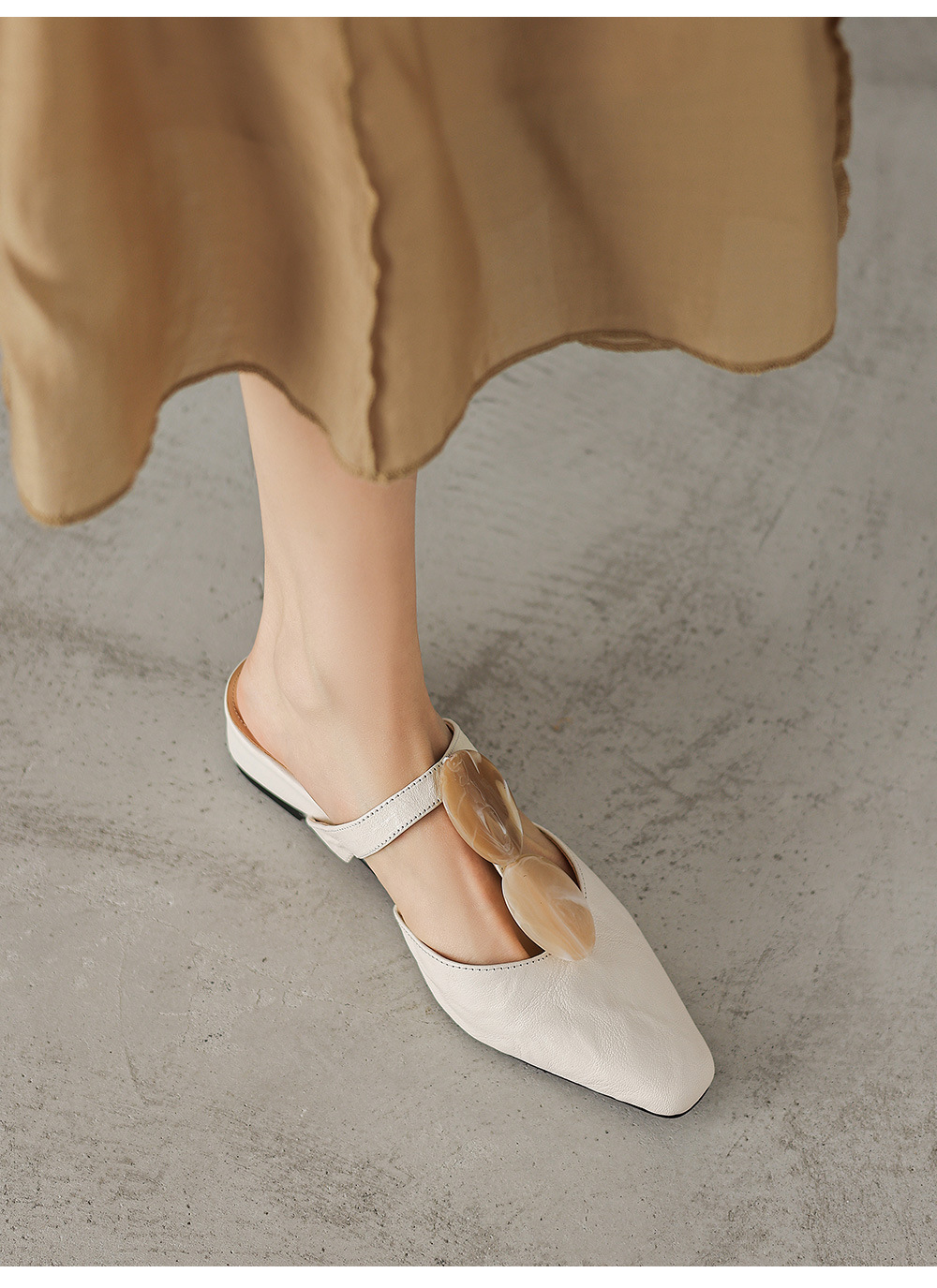Sandal nữ da dê mũi kín gót thấp phong cách vỏ sò — đen chi tiết 9