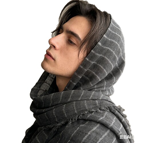 Korean-style atmospheric silver-thread striped scarf—perfect for all four seasons, great for travel and vacations, offers sun protection, comes with headscarf options.