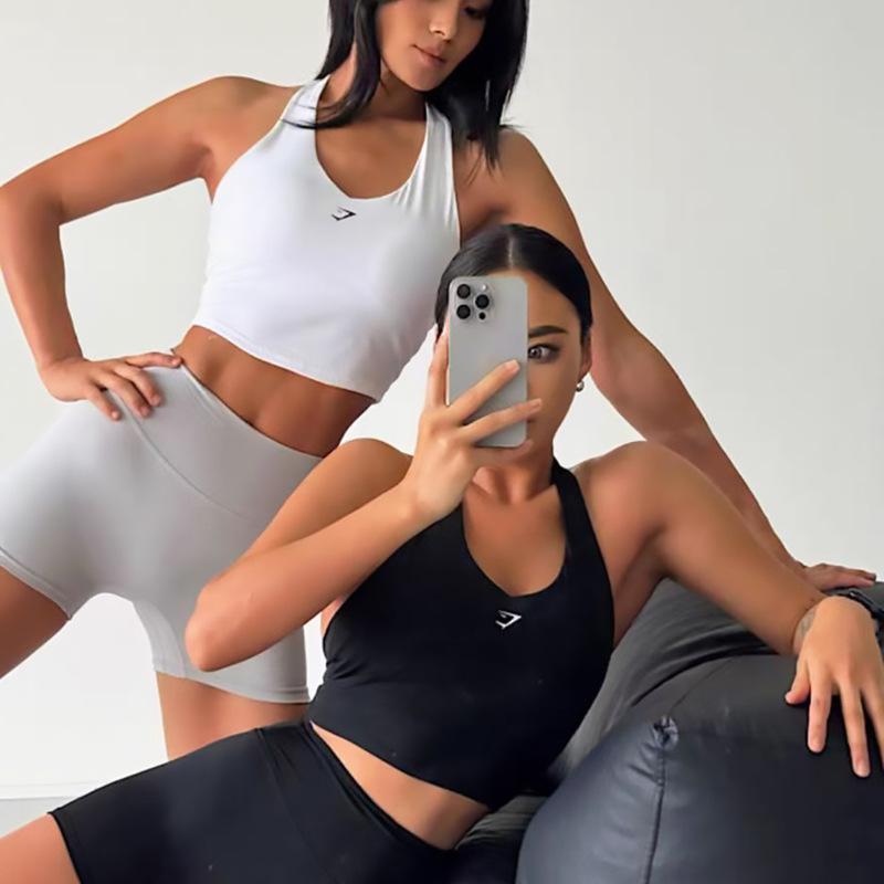 Gymsharkサメは首のストラップを掛けて胸のパッドの速乾の柔らかいヨガの上着の夏のフィットネスベストを持ちます。|undefined