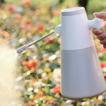 Japanese-style electric watering kettle household gardening wooden handle watering flowers watering high-pressure watering kettle watering kettle electric sprayer