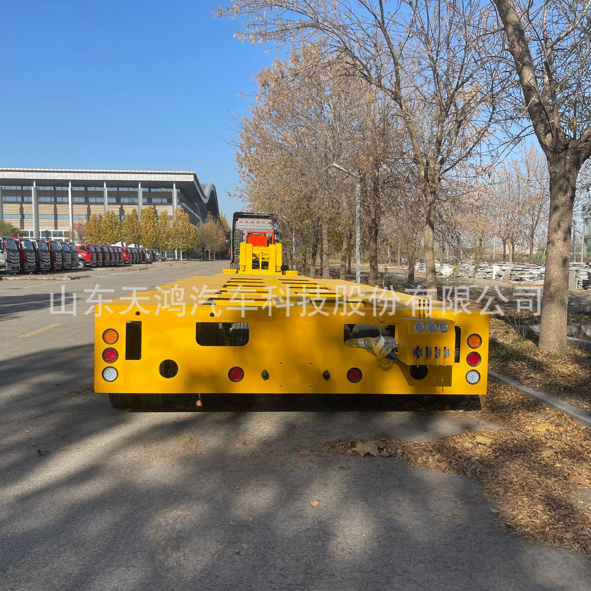 Manufacturer Sells Export Split Goose Head 5-Line 10-Axis Heavy-Duty Low-Bed Semi-Trailer Trailer Engineering Machinery Transportation