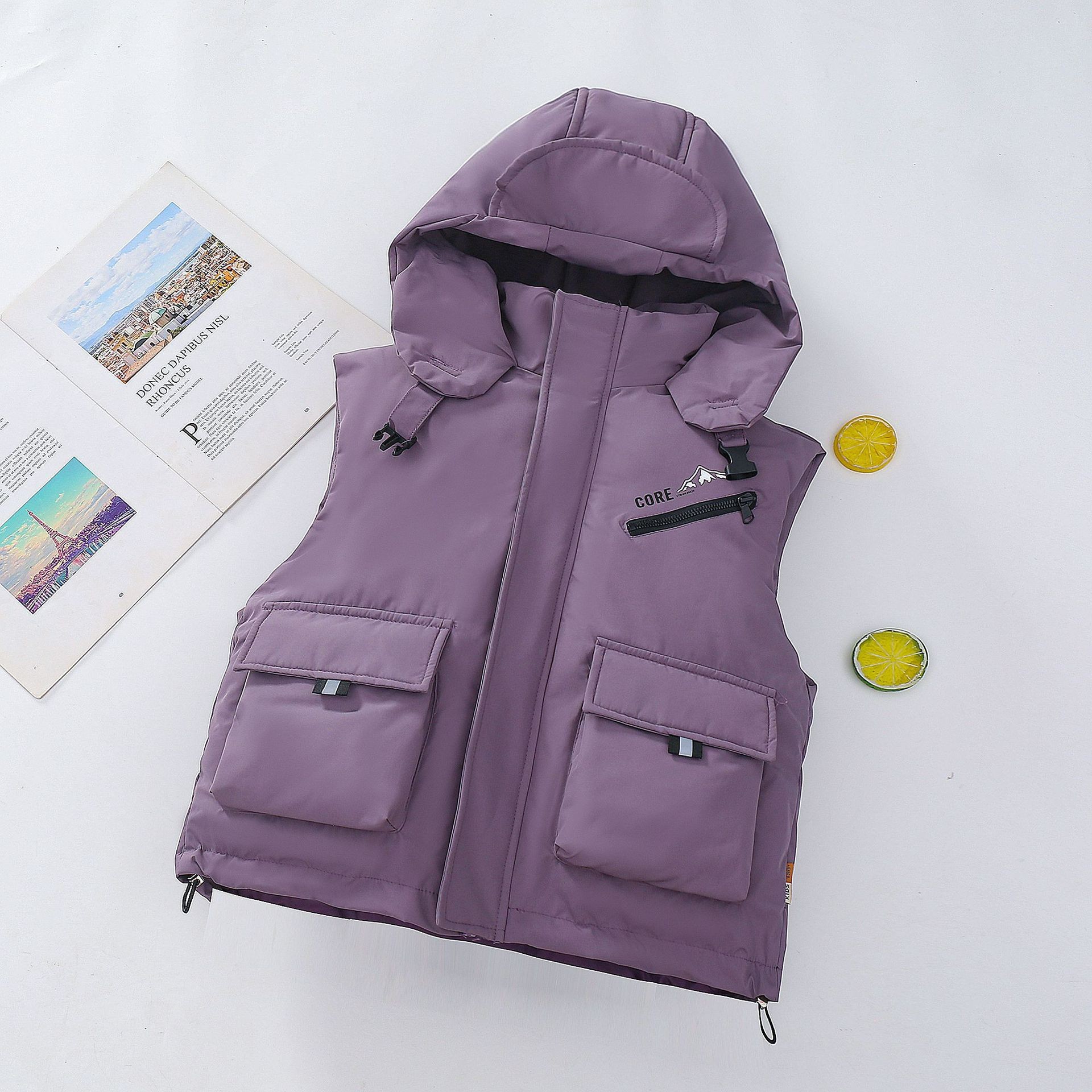Chaleco de niño 2025 nuevo estilo de aire extranjero primavera / otoño / invierno ropa caliente chaleco de hombro para niños espesa pluma caballo de algodón