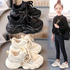 子供靴の女の子2025の新型春秋児童運動靴のネットの通気性のお父さんの靴の女の子の白い靴