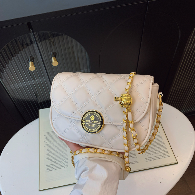 Versión coreana del bolso de cadena de viento de fragancia pequeña 2025 verano nuevo bolso femenino bolso de hombro bordado de rombo bolso de mensajero de viaje de moda