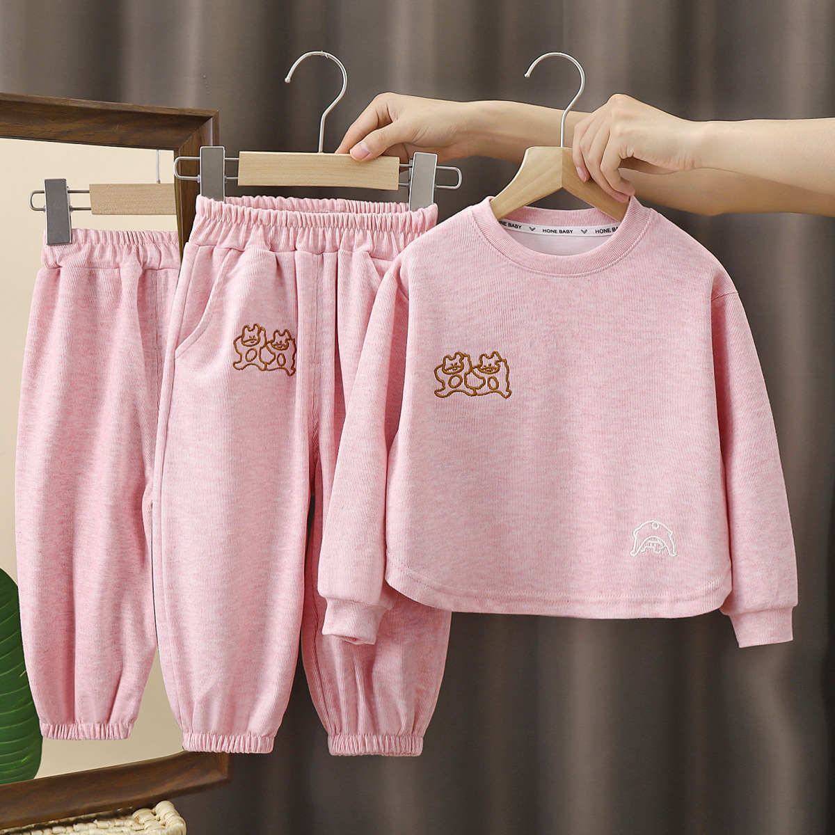 Trajes infantiles de otoño nuevas niñas vestidos de otoño en línea de deportes de ocio de dos piezas ropa infantil al por mayor