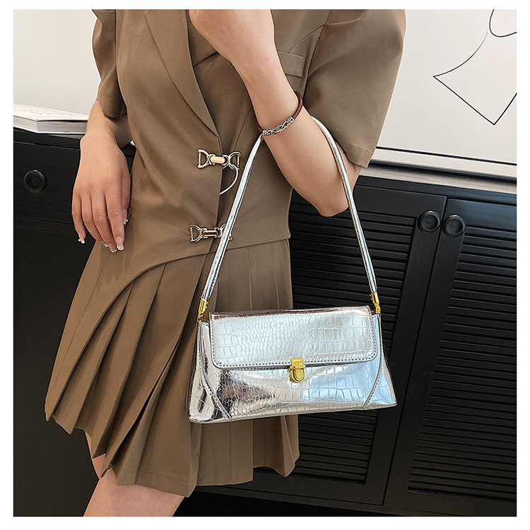 Femmes Moyen Faux Cuir Couleur Unie Style Vintage Style Classique Fermeture Éclair Sac Sous Les Bras display picture 9