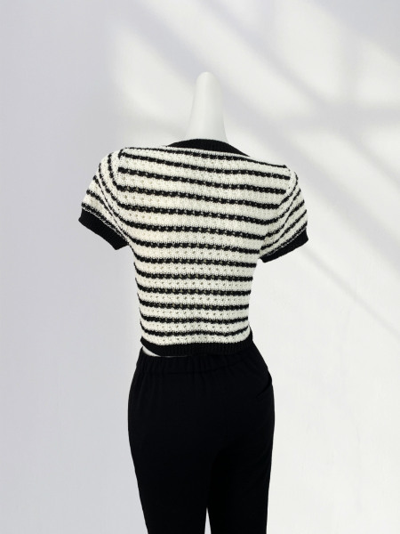 Quality knitted short sweater