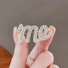 me字母胸针金色气质简约胸花开衫西装别针防走光扣大衣配饰装饰