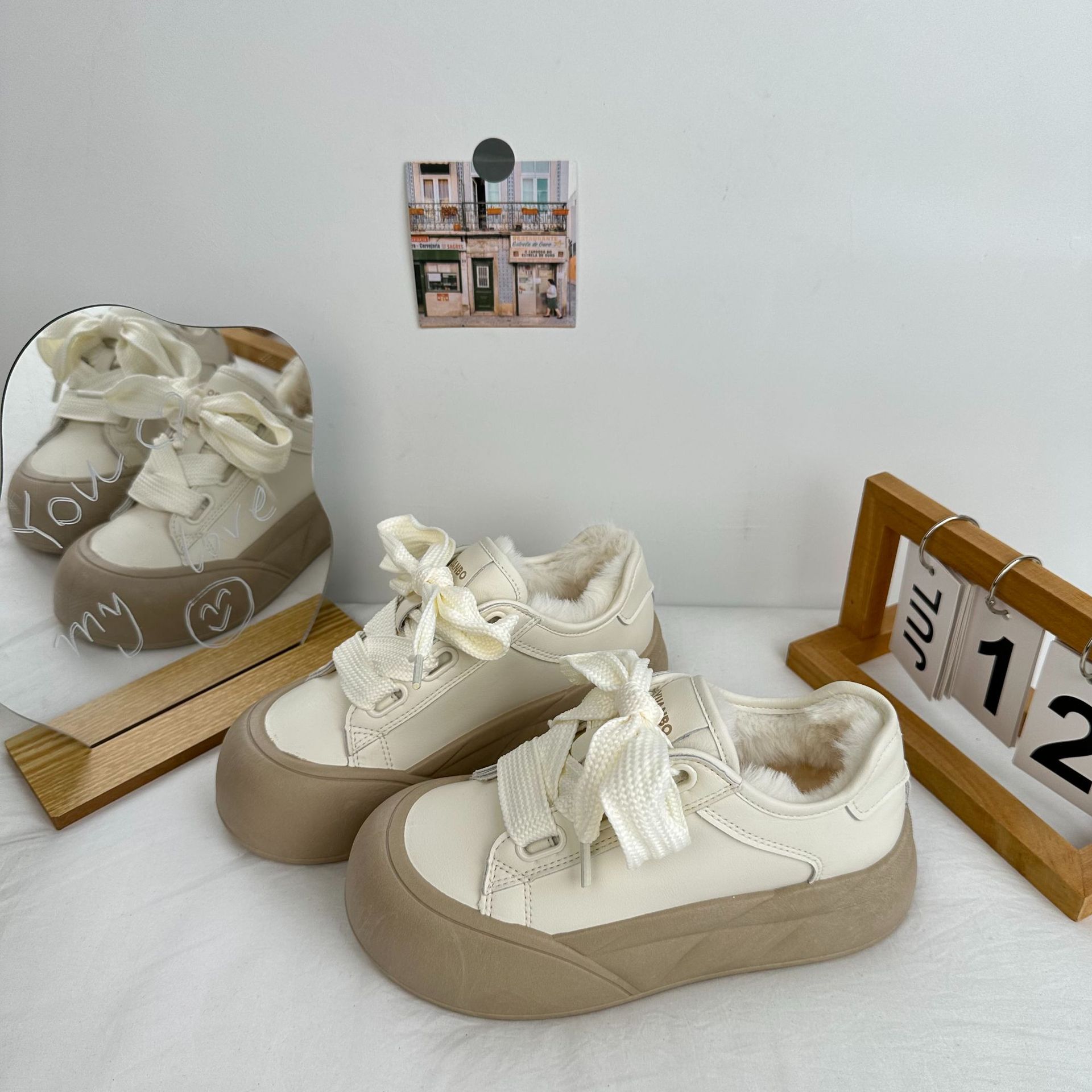 Zapatos de skate cálidos de fondo grueso de ondas distantes, zapatos blancos de mujer, zapatos de invierno coreanos de nicho, zapatos de mujer