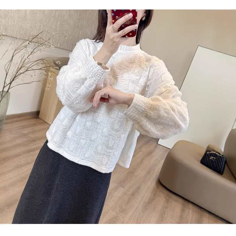 Elegant Look! Cream-Colored Bubble Gauze Base! French-Style Ruffled Collar, Lantern Sleeves, Dreamy Soft Gauze Layered Lace Blouse