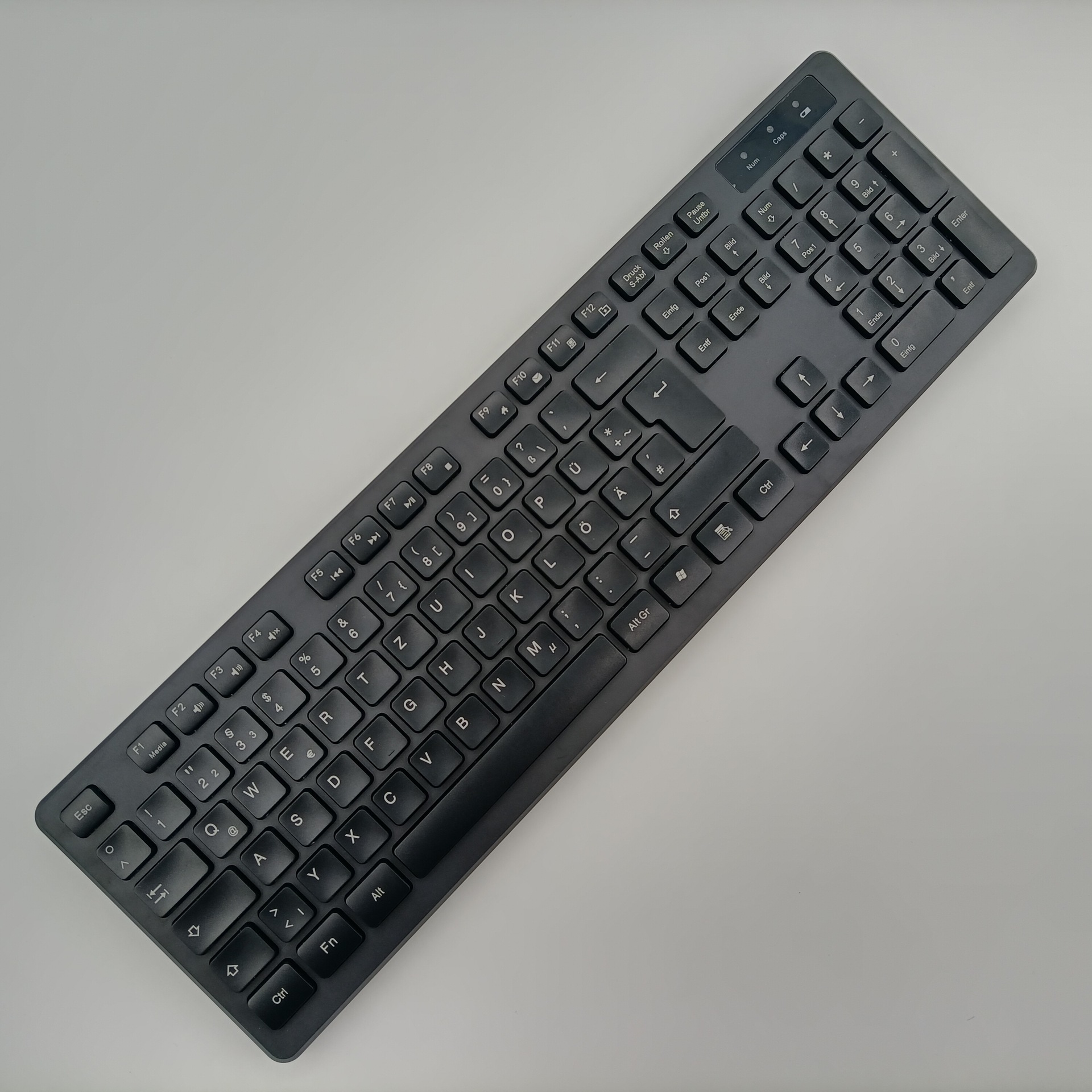 Немецкая черная беспроводная клавиатура