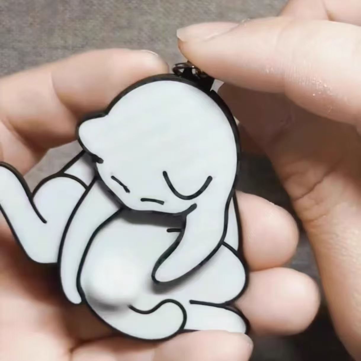 Colgante de llavero de gato de huevo de dibujo creativo lindo y divertido colgante de bolsa de acrílico giratorio para regalo