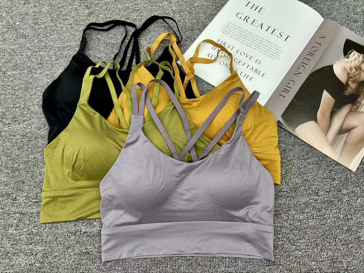 Bra de belleza de espalda, sexy, 2024 explosión, nuevo sujetador delgado, ropa interior deportiva pequeña, mujer a prueba de choque, carrera