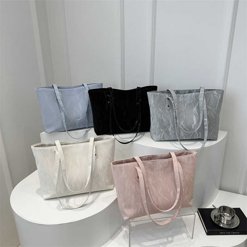 Bolsa de viaje de ocio, bolsa de moda simple de gran capacidad para mujeres, 2024 nuevo bolso de hombro de moda a principios de otoño